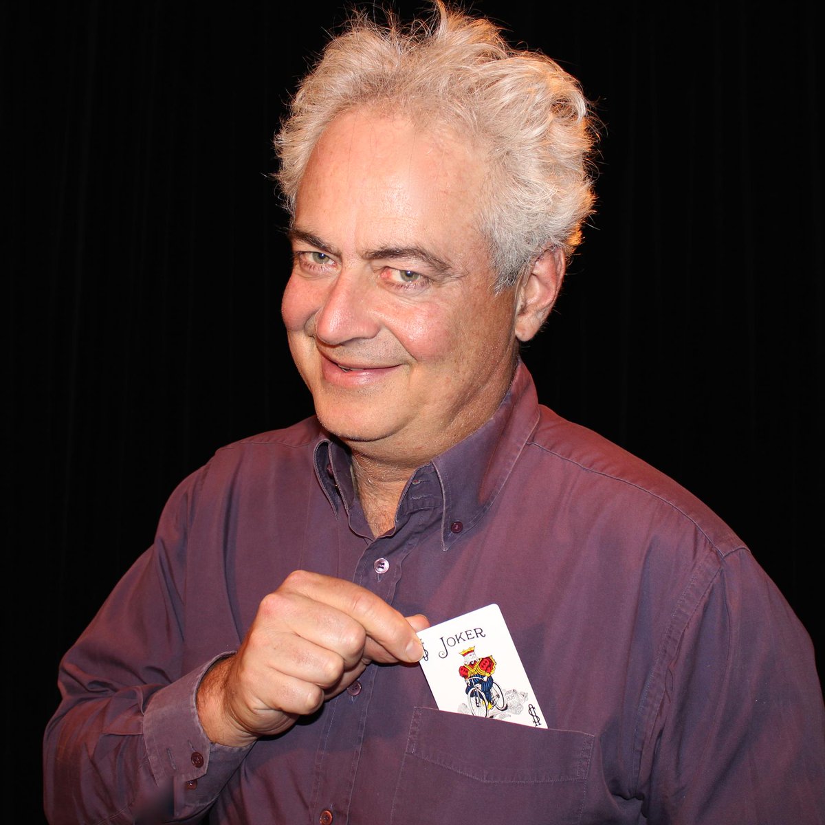 RAFAEL BENATAR
en el TEATRO ENCANTADO
Domingo 17 de Septiembre 7 p.m. 
MISTERIOS CERCANOS