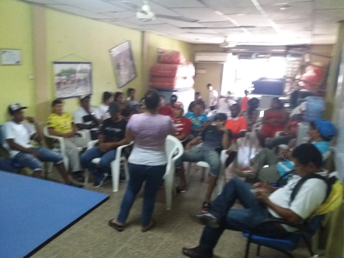 lasociacin's tweet photo. Aso. Los Isleños Preparándonos para la fiesta electoral y a la vez celebración de una década de constitución #dejandohuellas @BeczaidaTejada https://t.co/cDHnrZyJ44
