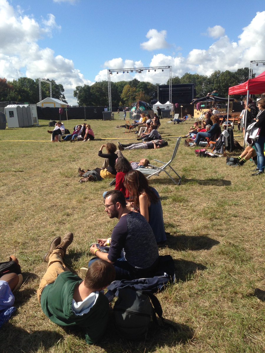 Festival_LPV's tweet photo. Il fait beau il fait chaud, venez profitez du village LPV jusqu'à 19h. Entrée libre https://t.co/SoAkSDDH2y