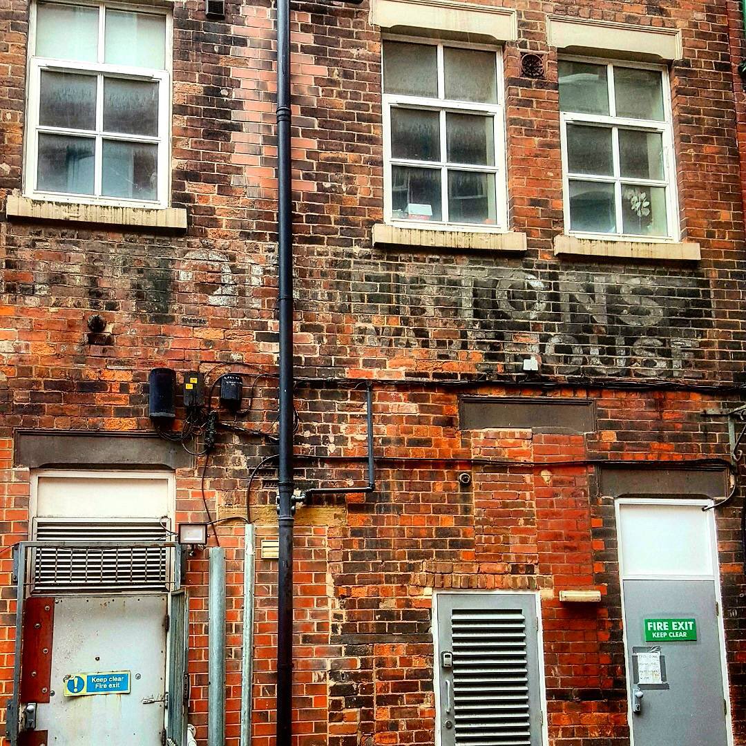 typesettingls's tweet photo. A coming together of red brick and names well known. It's a very 'Leeds' image this, perfect for #typesettingls . Thanks @wkrslunchtime https://t.co/QdBfbtjNjw