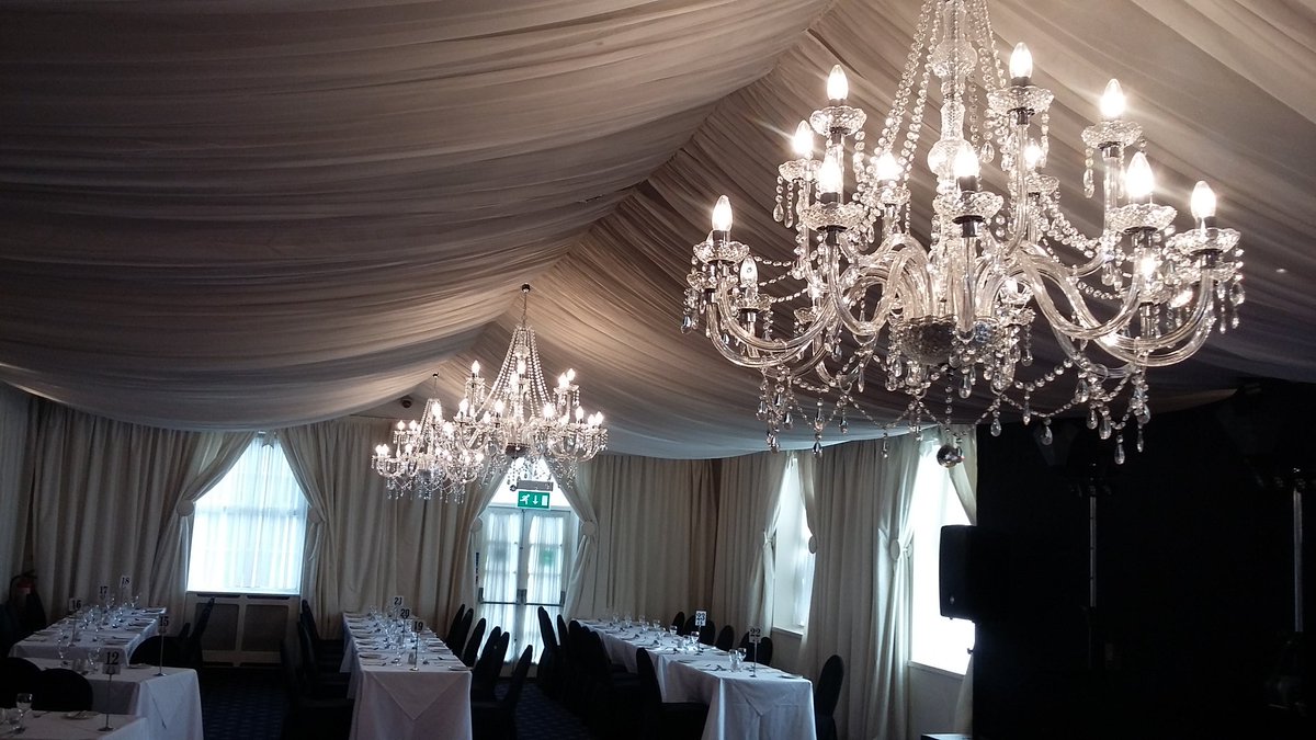 joshuaplummeruk's tweet photo. "Now Brace yourself, Rodney....."
More chandeliers! @ComedyDining @HotelVanDyk #OnlyFoolsAnd3Courses #Plonker #WhatCouldGoWrong? https://t.co/3GpXUxI1Ce
