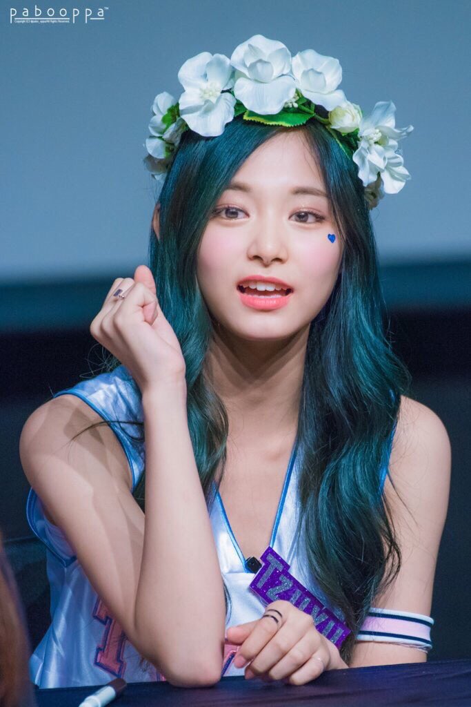 TWICE ジョンヨンが投げたタオル-