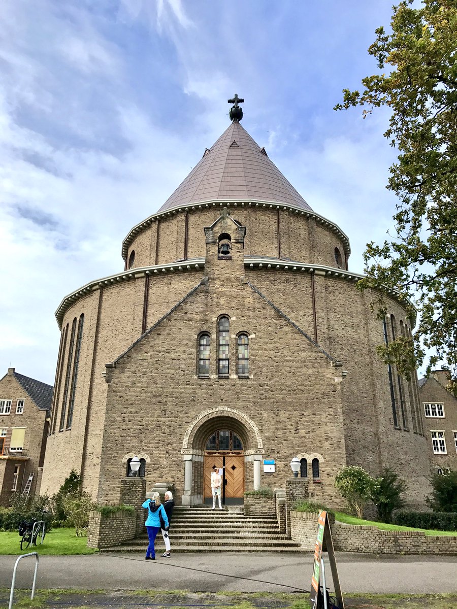 Mooi: <a href="/NA_Voices/">New Amsterdam Voices</a> in #Cultuurkoepel #Willibrordkapel (Est 1937-40) #Heiloo #WillibrordusDraaitDoor