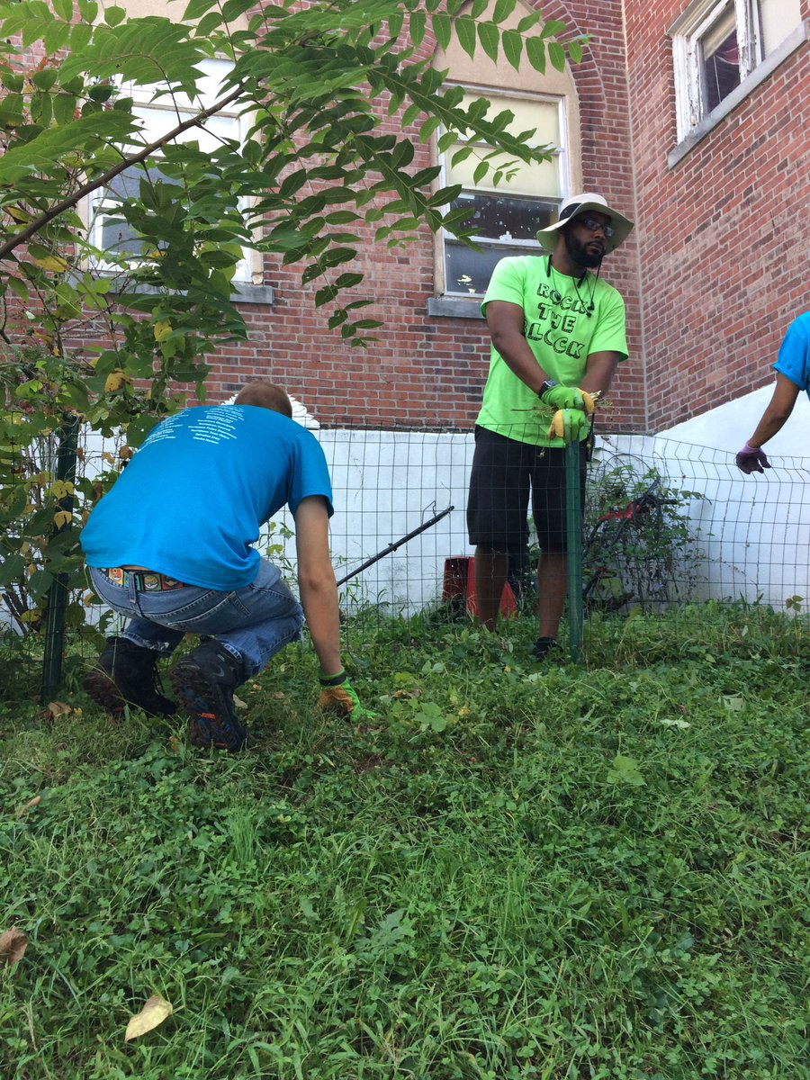 HfhMontDelco's tweet photo. R'saan leading volunteers at Christian Network Outreach Christ...#RTB2017 https://t.co/jwyRyrKx9B