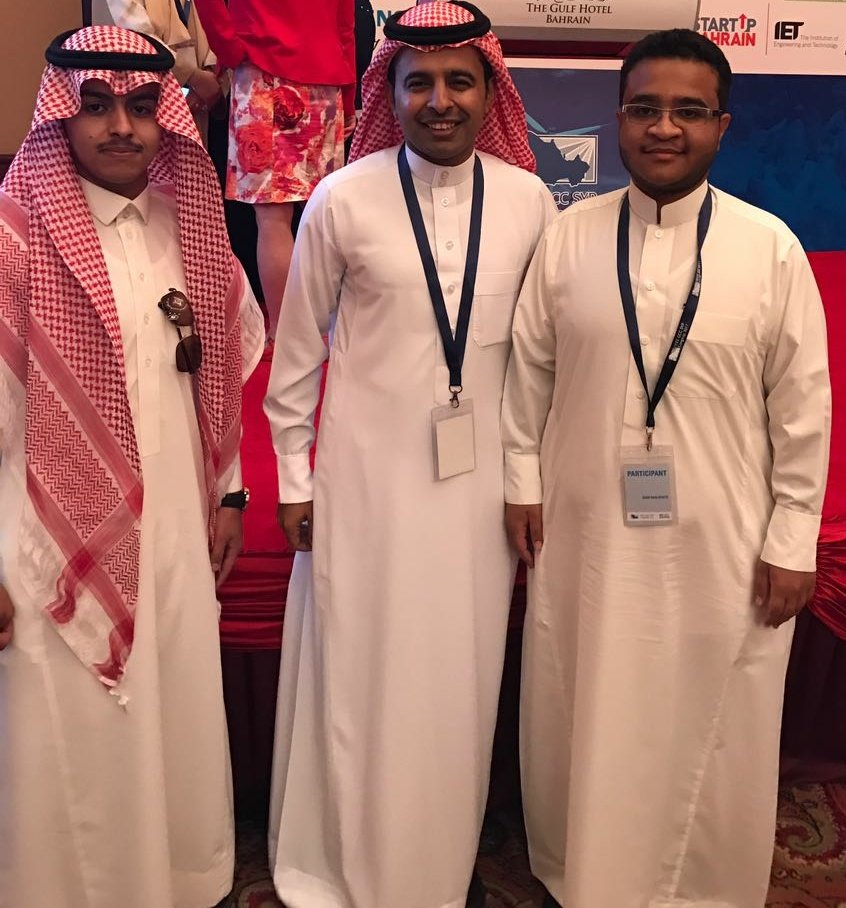 صورة تظهر رئيس الفرع الطلابي م. عاصم بلخطب و نائب الرئيس م. فيصل القحطاني بجانب د. محمد المهيني مسؤول الفروع الطلابية للمنظمة بالسعودية،