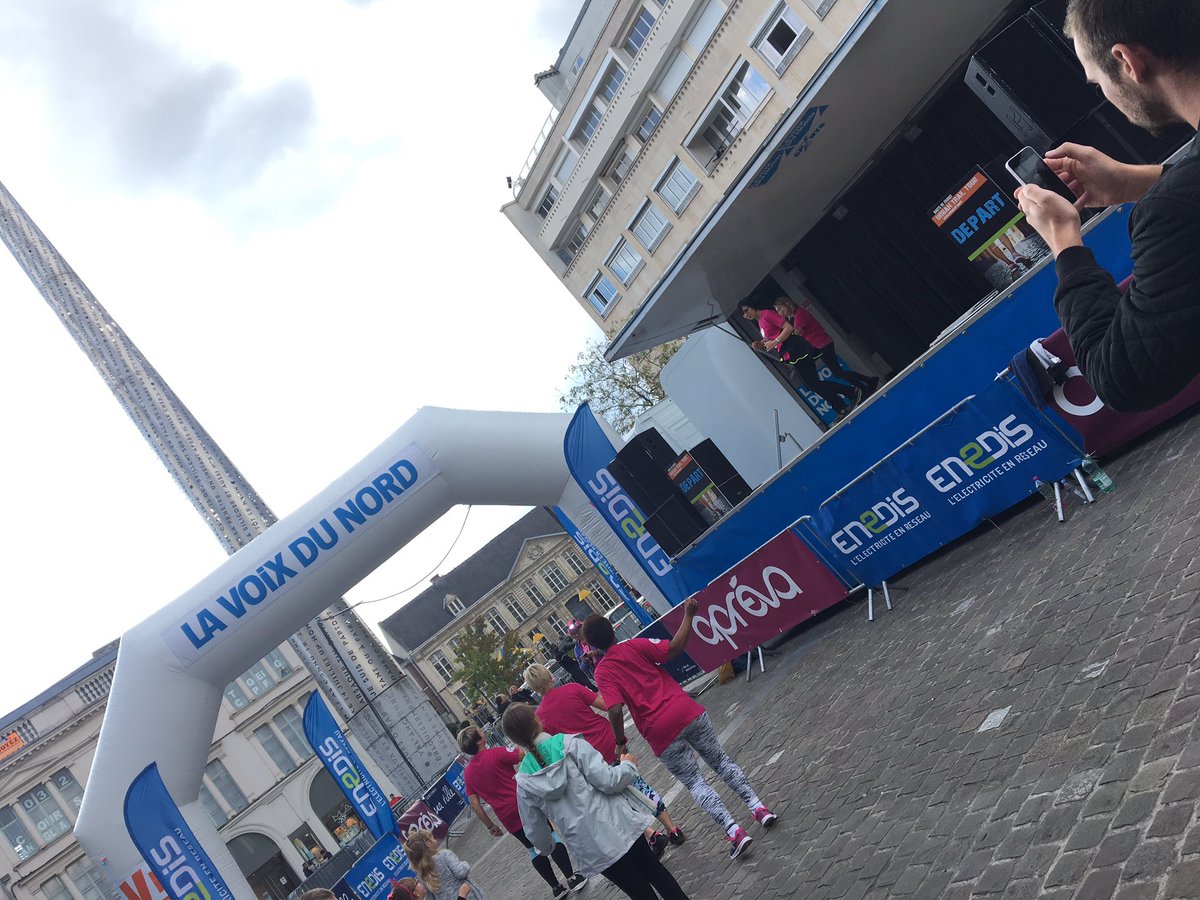 ppgdds's tweet photo. Cours de Zumba par #Apreva sur Village Urban Trail de Valenciennes #lavoixdunord https://t.co/ZyvHqK5VjT