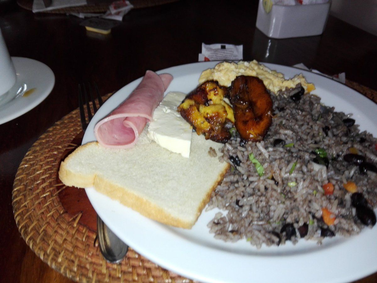 puravidacouple's tweet photo. The great breakfast at #iguanalosthotel  #CostaRica https://t.co/IDZz1xgZIf
