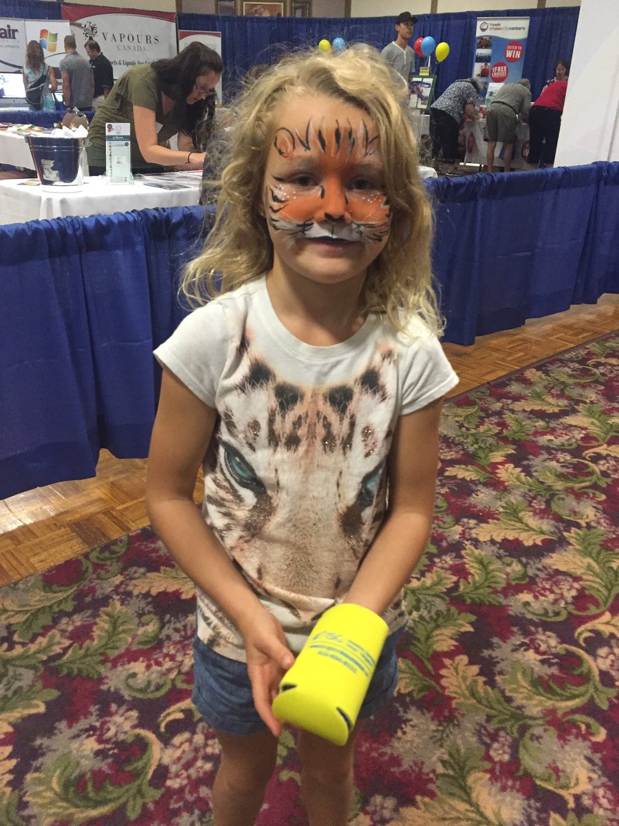 Face painting is in full effect at #ShopLocalShowcase thanks to <a href="/AudreysKingston/">Audrey's Costumes</a>