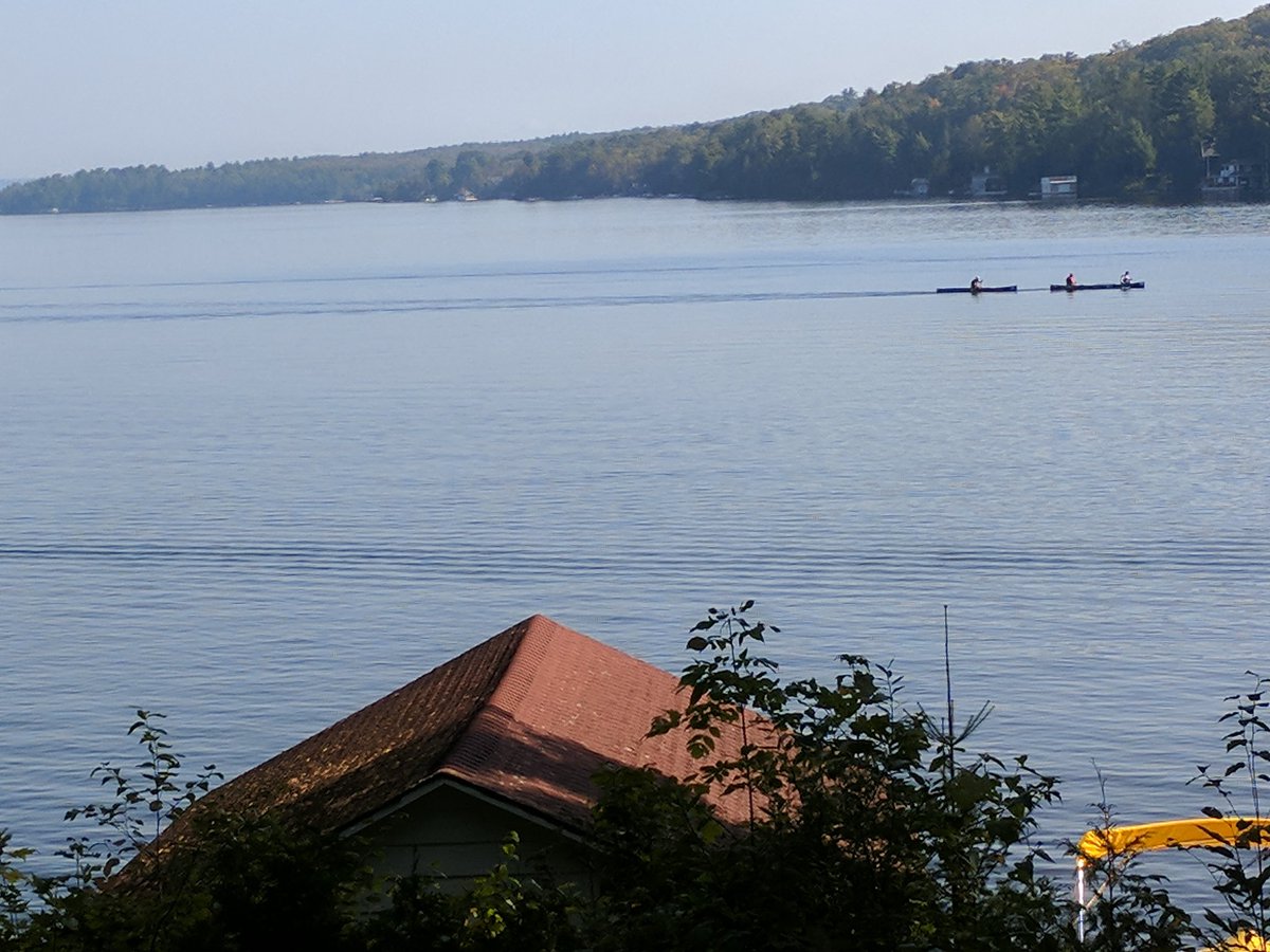 icallingh's tweet image. First group of @MuskokaRiverX paddlers I've seen at the bottom of Lake of Bays. #mrx2017