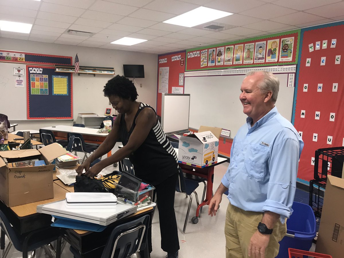 HCPSArea4's tweet photo. Thanks Tampa Mayor @BobBuckhorn for stopping by @LeeMagnetTampa @LockhartMagnet this morning. https://t.co/IeDSgSVfgi