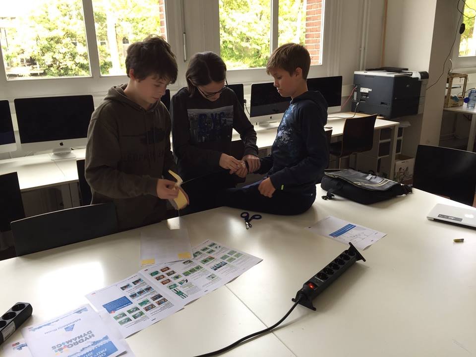 CoderCrackers's tweet image. Gisteren gingen we aan de slag met de nieuwe FLL tafel. We hebben dingen besproken en weten wie wat doet.😁