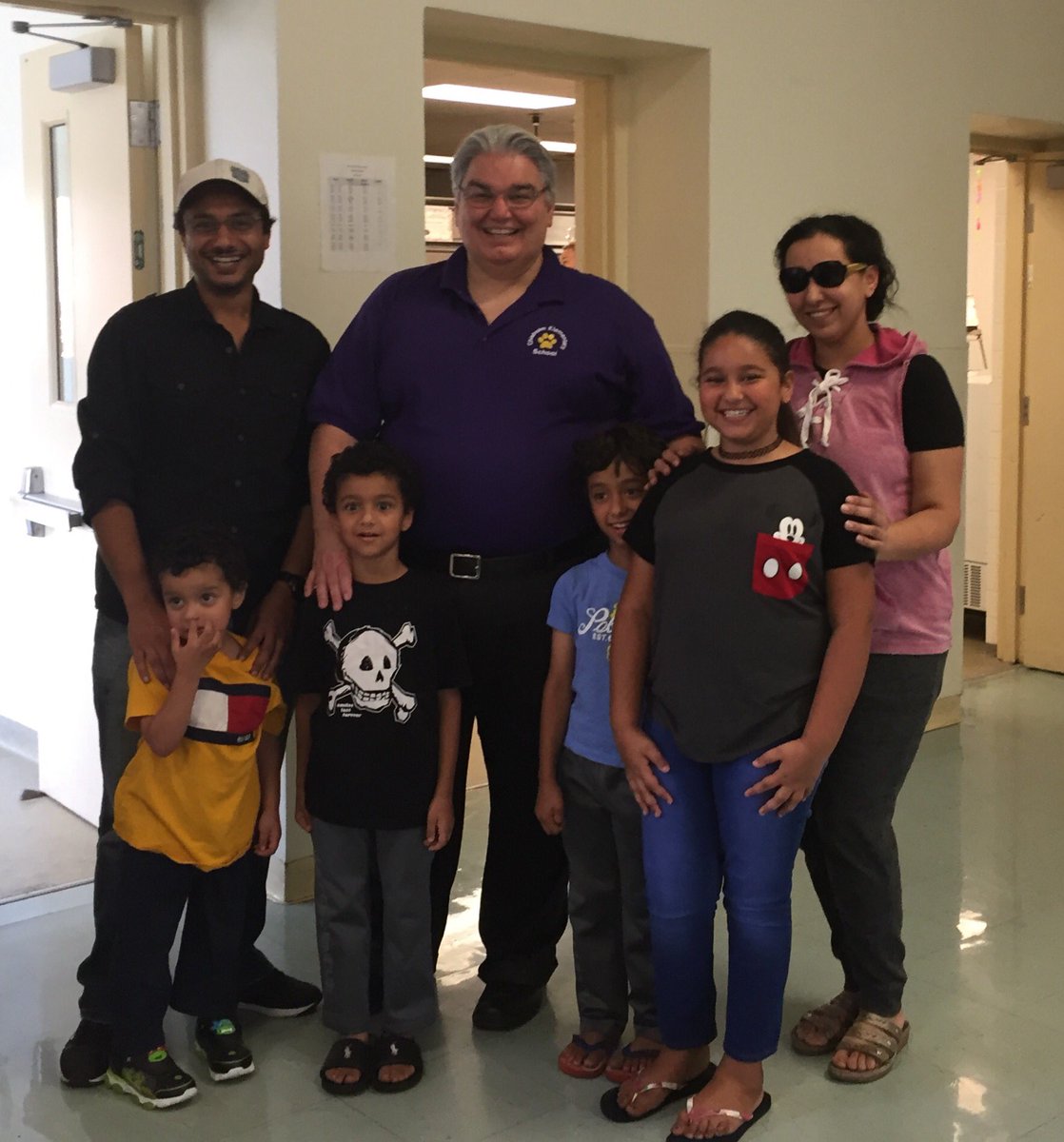 vcs_CraigZablo's tweet photo. This family was so appreciative and wanted to make sure that everyone got their "thank you"! #CRSWildcats #VCSGivesBack https://t.co/aUzgE7h6yM
