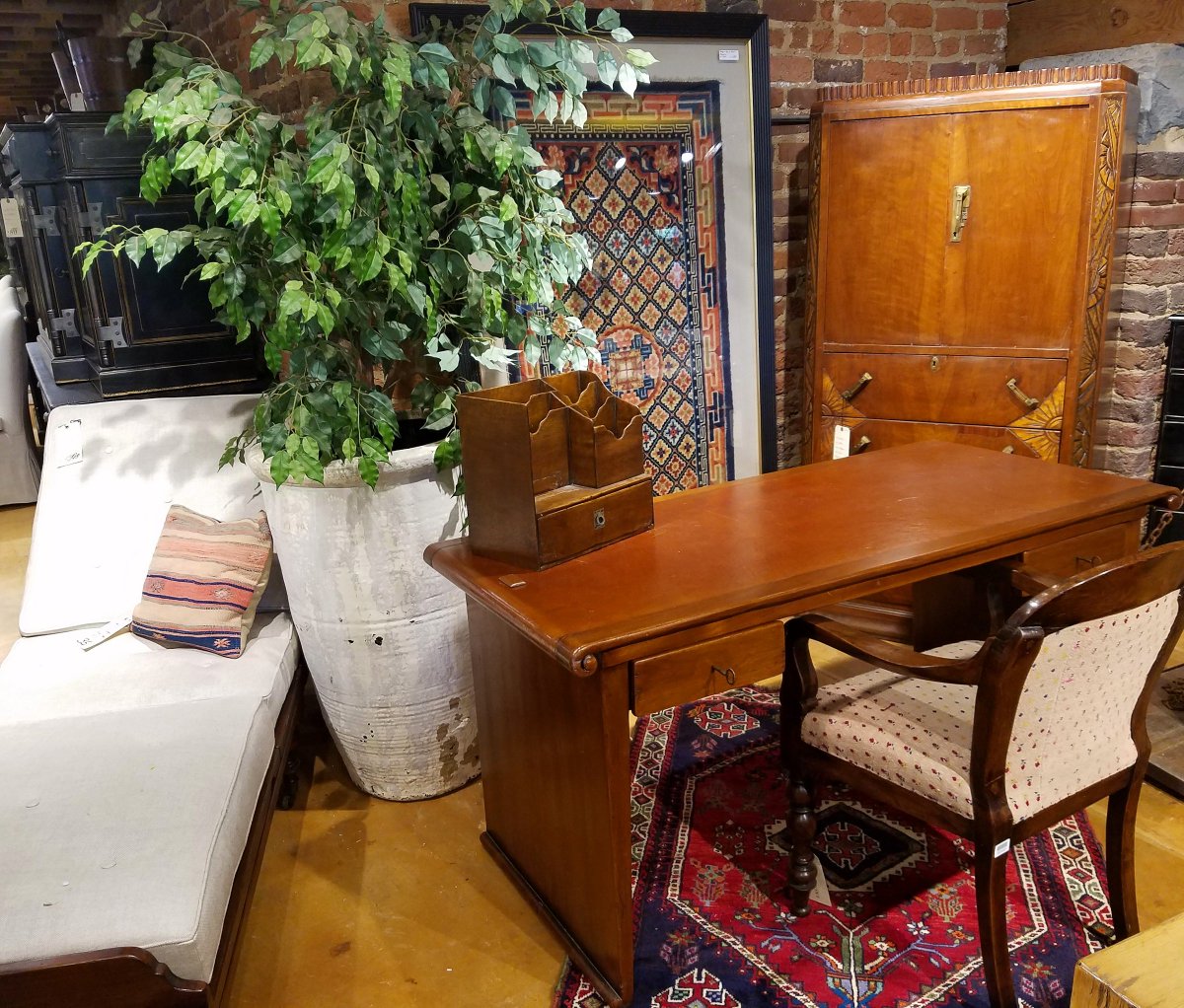 GreenFrontNews's tweet photo. Van Thiel & Co. is a treasure trove of refurbished antiques, handpicked worldwide, directly imported to Green Front Furniture. #vanthiel https://t.co/0rRuZs3wpB