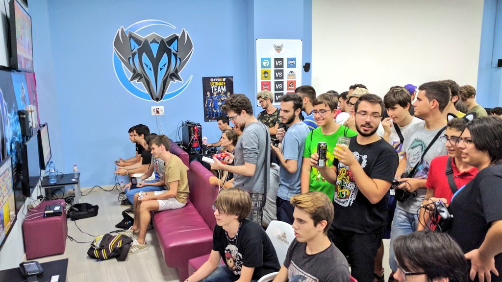 SmashBrosSpain's tweet photo. Estamos streameando singles del @MyrtiaGamesBar #15 feat. TODO EL TOP5 ESPAÑOL. 

Ven a verlo a https://t.co/ai5kH8d4Pl https://t.co/pqdwtj7zuK