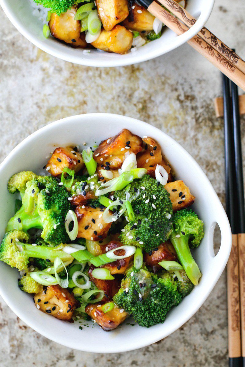 foodnouveau's tweet photo. {Citrus Love} Crispy Lemon Ginger Tofu With Broccoli, by @Killing_Thyme
Recipe: https://t.co/URaKtOrpqB
#citruslove #vegetarian #inabowl https://t.co/inr3sFSuZP