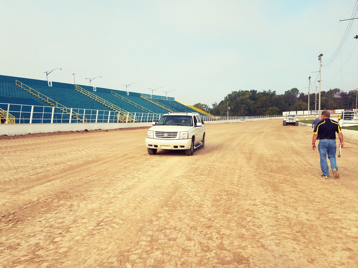 leftturnjohnny's tweet photo. DIRTcar Serirs Competition Director Mike Perrotte " Hot Lapping @ Oswego on Saturday morning !
#SuperDirtSeries #NAPASupeDirtWeek https://t.co/SP2TkqHFTV
