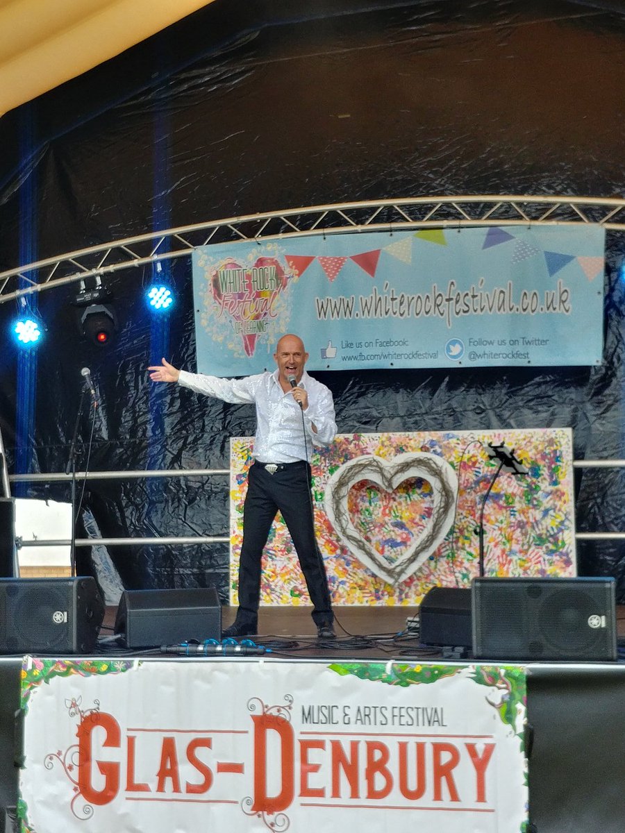 GlasdenburyFest's tweet photo. @JonathanMarkUK fantastic set @whiterockfest #neildiamondrocks https://t.co/JaqUiAb2qg