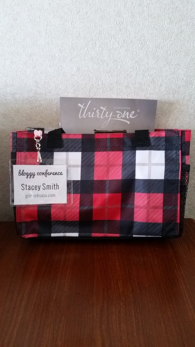 GIRLROCKSOSU's tweet image. Having a blast at #Bloggycon17 &amp;amp; my @ThirtyOne bag is keeping me organized on the go. #31bloggycon