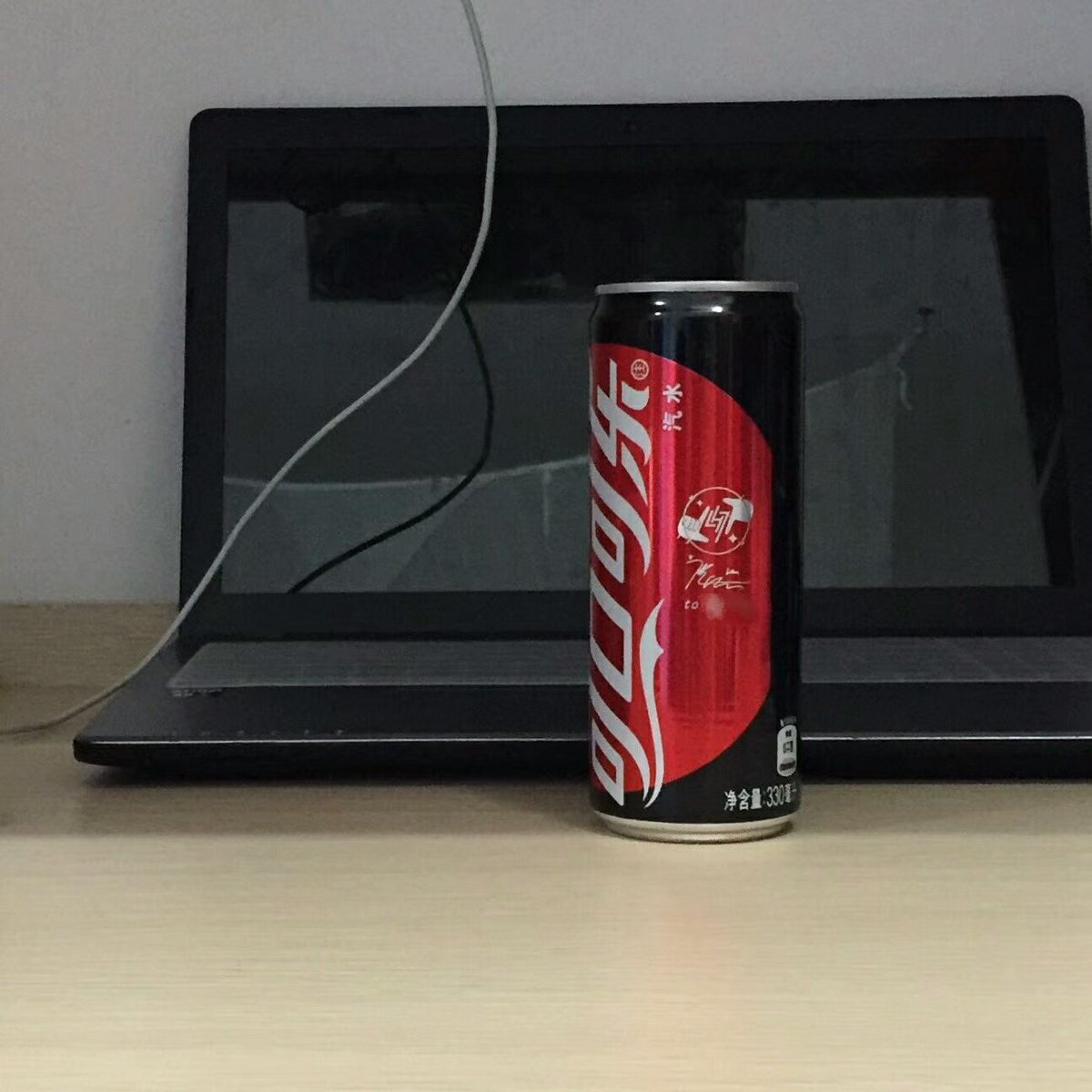 heartlu0420's tweet photo. #LuHan Haha, today is Saturday! Let's have a LH7 coke and welcome Sunday😎🌃 #LH7 https://t.co/lewUaWixFO