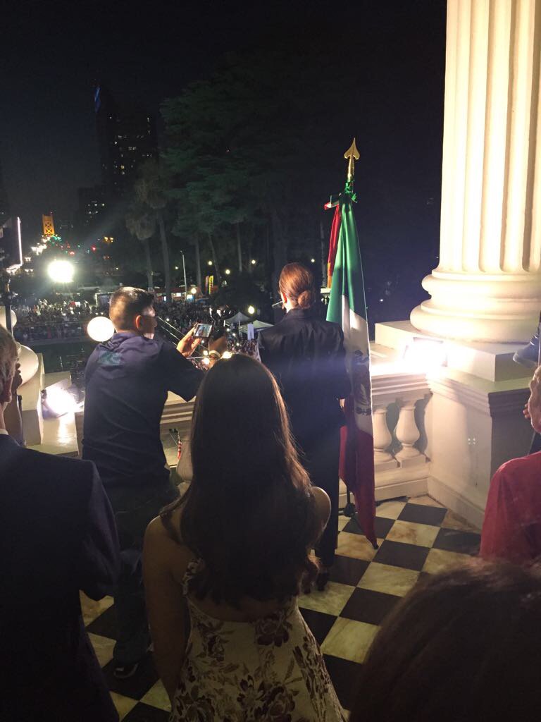 Cien_Amigos's tweet photo. Felicidades Consul @Lferrersilva @consulmexsac por su primer ceremonia del Grito de Independencia en el Capitolio Sacramento. #VivaMexico https://t.co/k8Y5LEpr1i