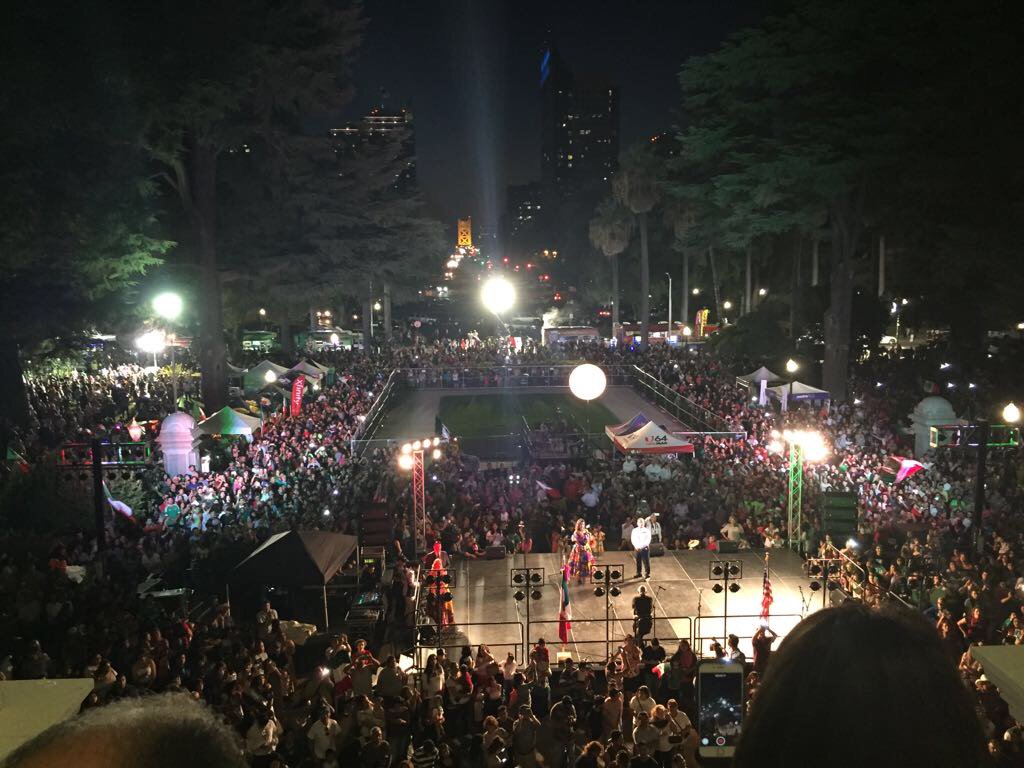 Cien_Amigos's tweet photo. Felicidades Consul @Lferrersilva @consulmexsac por su primer ceremonia del Grito de Independencia en el Capitolio Sacramento. #VivaMexico https://t.co/k8Y5LEpr1i