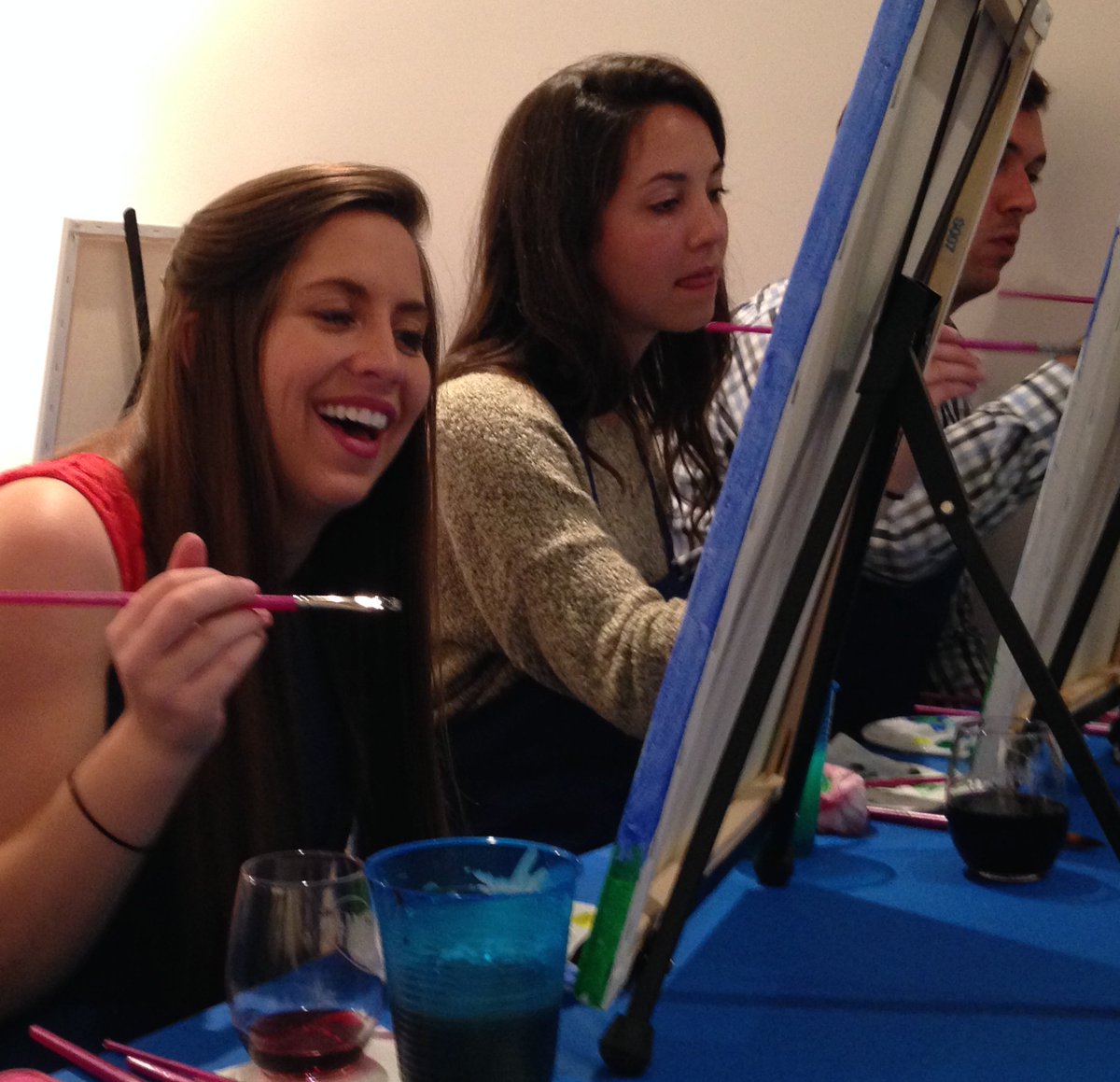 PTTCharleston's tweet photo. Staying at #DoubleTreeCharleston? You're a hop away from The #DowntownCharleston #PaintAndSip https://t.co/EOOT2NGkSW #ExperienceCharleston https://t.co/Ftf6QWRBLu