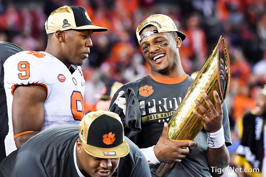 deshaunwatson's tweet image. 😂😂