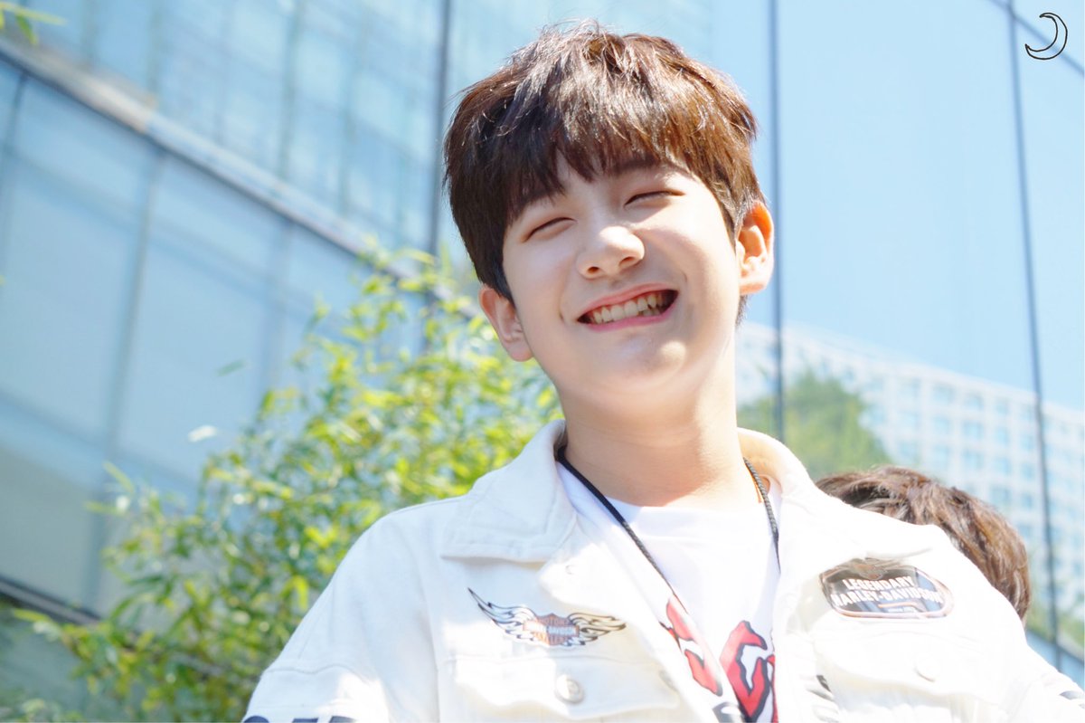 FlorenceBoy_WJ's tweet photo. 20170902 음중 미니팬미팅 🌙

햇살아 ☀️

#더이스트라이트 #이우진 #우진 https://t.co/Jb5Z1lS3zH