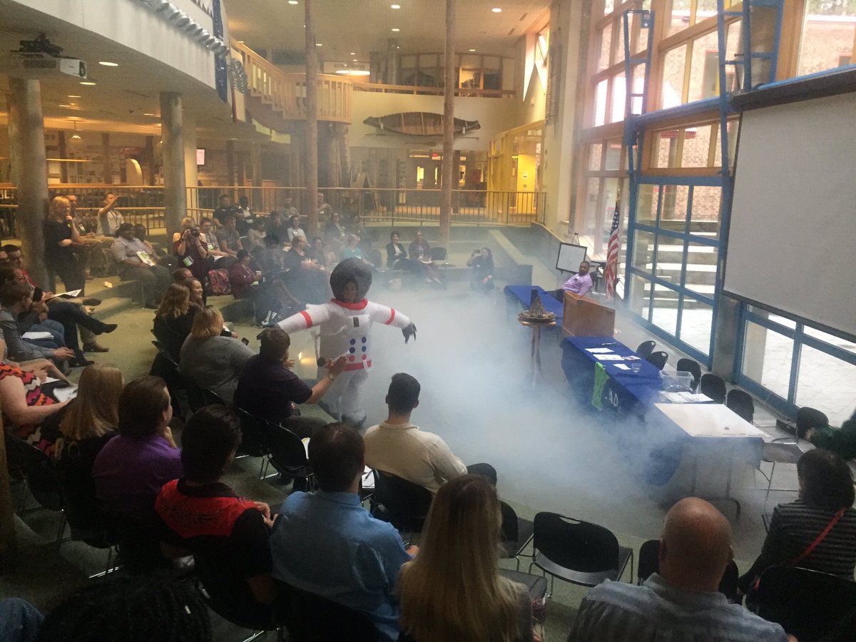 iLeadMN's tweet photo. There was a zombie apocalypse and LeadMN blasted off to Mars! #SeptemberSLC https://t.co/ov48jJrM3E
