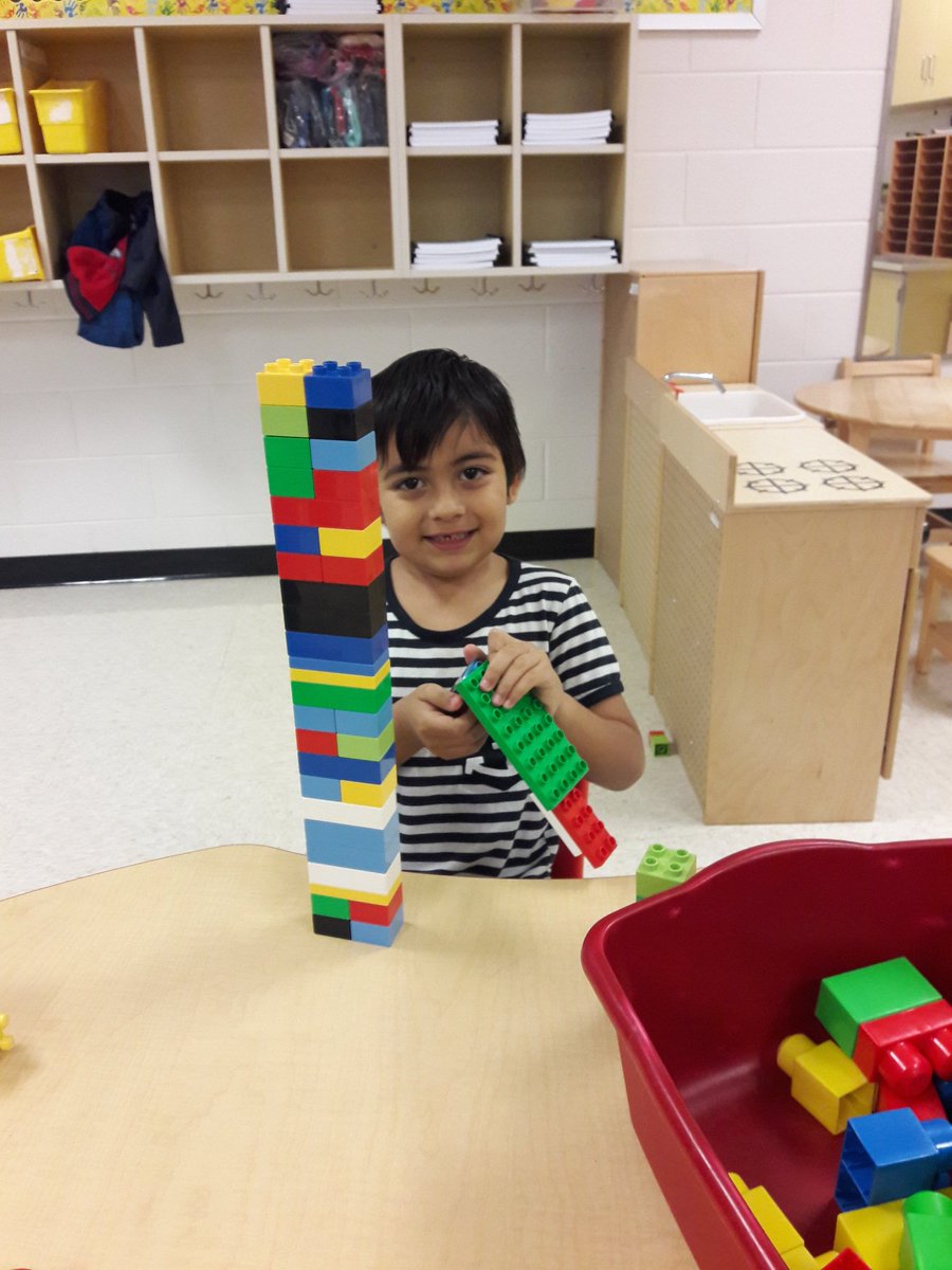 MrsBiteng114's tweet image. We&apos;ve got some amazing architects in our class! #TriangleKinders #Legos