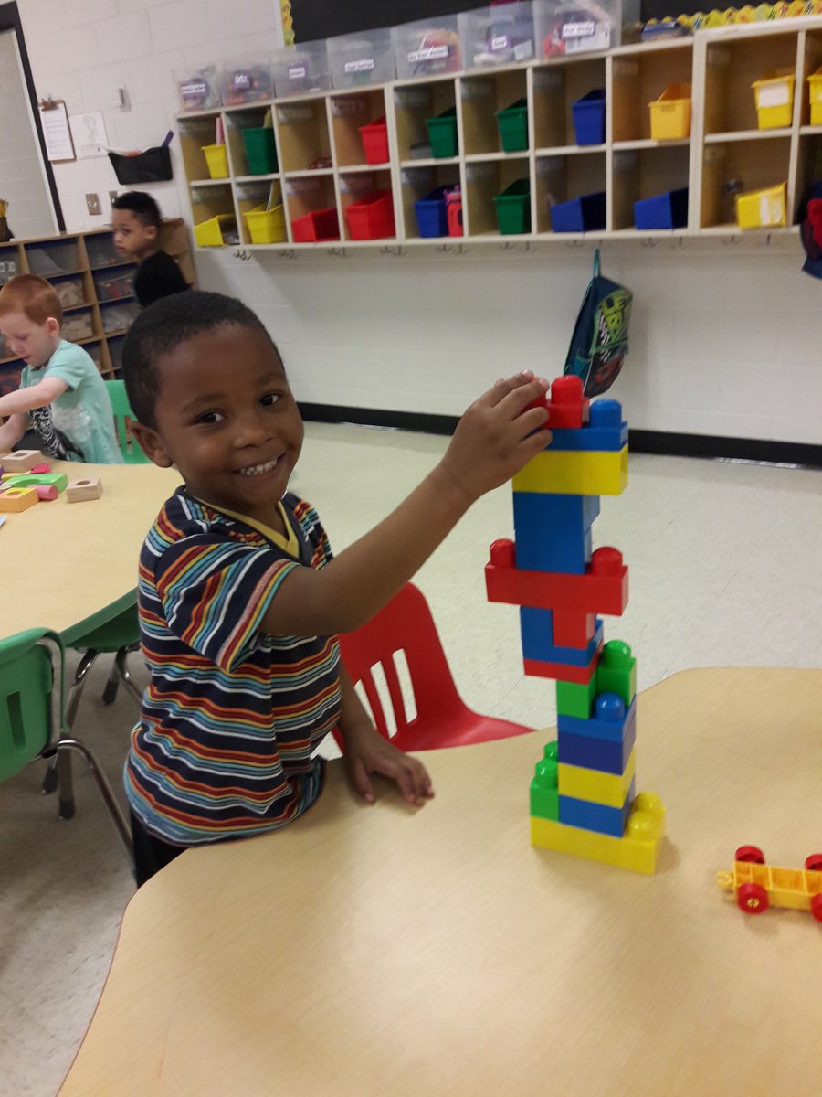 MrsBiteng114's tweet image. We&apos;ve got some amazing architects in our class! #TriangleKinders #Legos