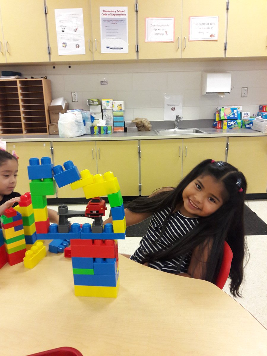 MrsBiteng114's tweet image. We&apos;ve got some amazing architects in our class! #TriangleKinders #Legos