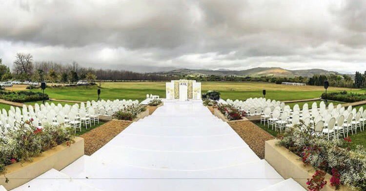 Numberthr's tweet photo. Can we all agree that the decor of Minnie's weddings are the best mare? #BecomingMrsJones https://t.co/vkv4C4iVOt