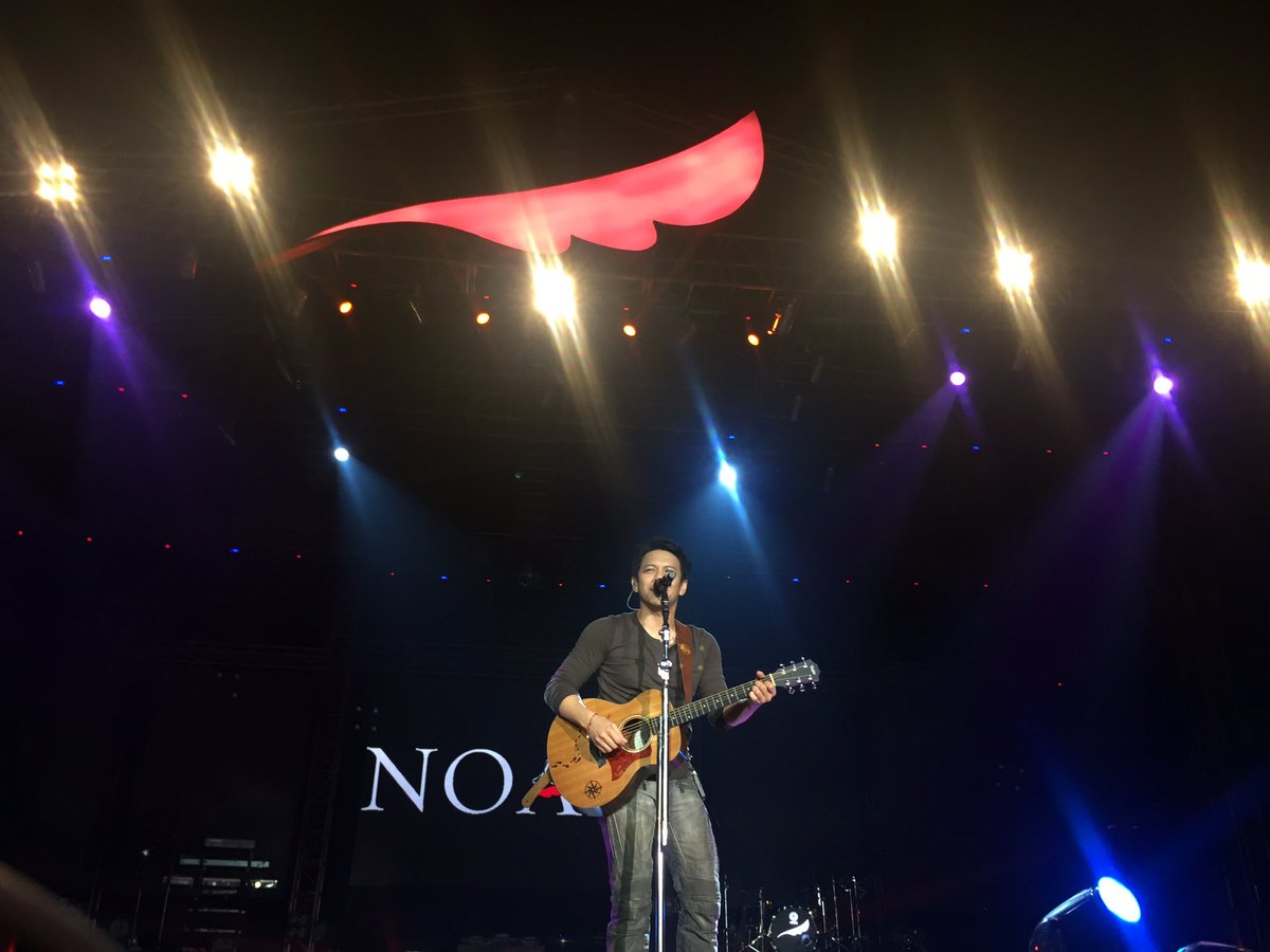 Kang Ariel masih semangat pemirsa! Sekarang dia bernyanyi sendiri dengan lagunya yang berjudul Dara #NOAHRoadToNewAlbum