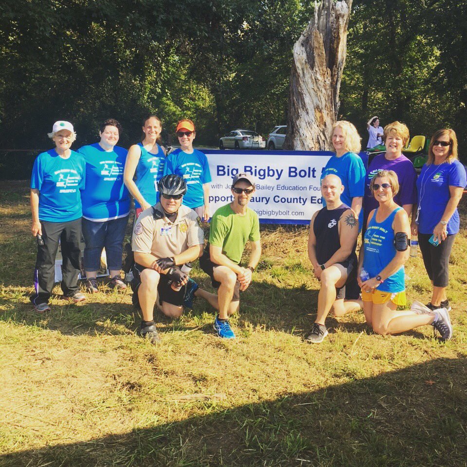 Bon_Rodgers's tweet image. Once a Wildcat, always a Wildcat. #bigbigbybolt2017 #racetoeducate Over $100,000 in scholarship money given to Maury Co Ss.