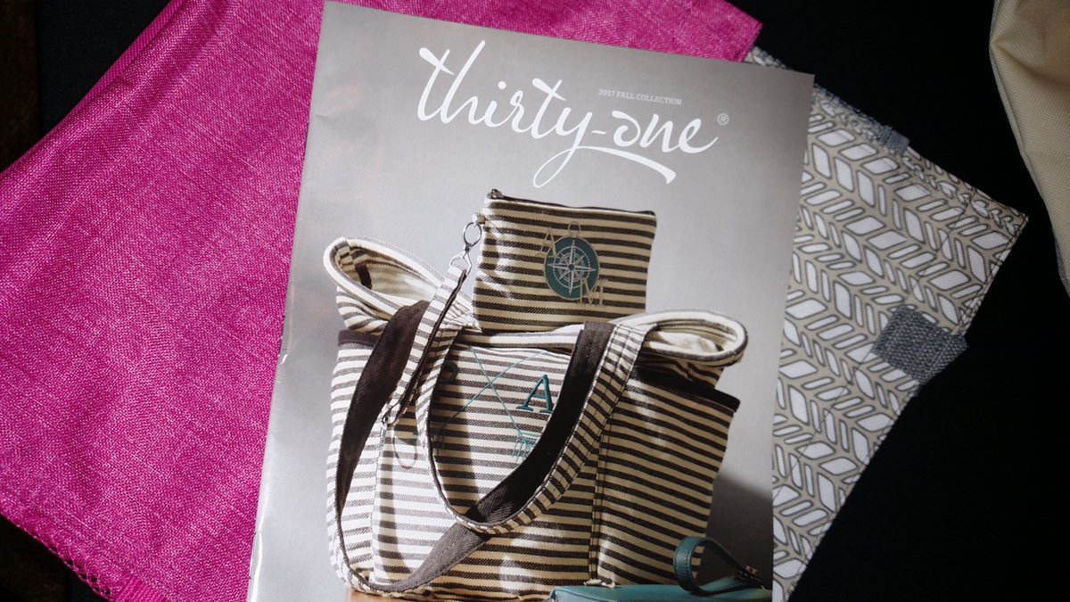 BloggyMoms's tweet image. Bloggy Conference attendees, don&apos;t forget to enter the #31BloggyCon giveaway by @ThirtyOne  at @BloggyCon #BloggyCon17