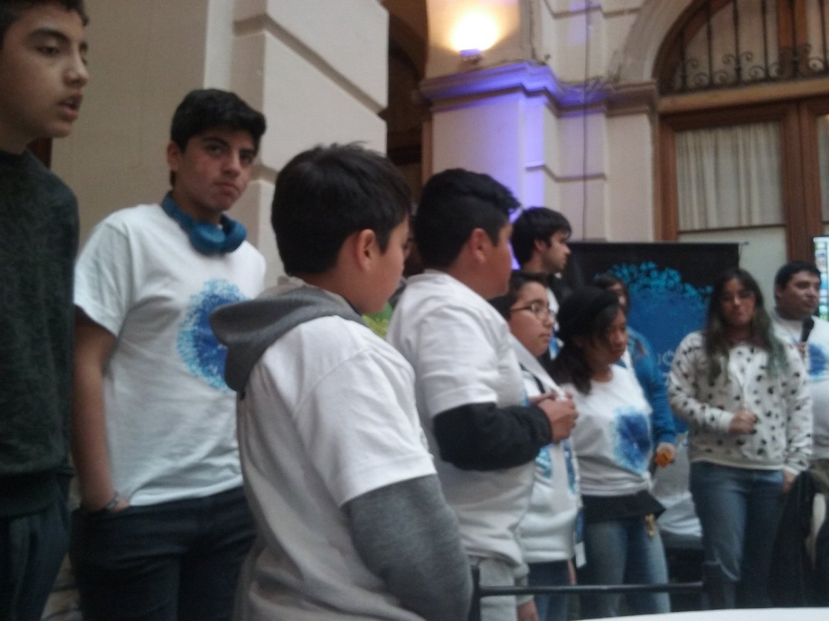 JMGonzalez30's tweet photo. Los grosos de @coderdojocba en el cierre del #HackatONG https://t.co/eKZEcUe2vg