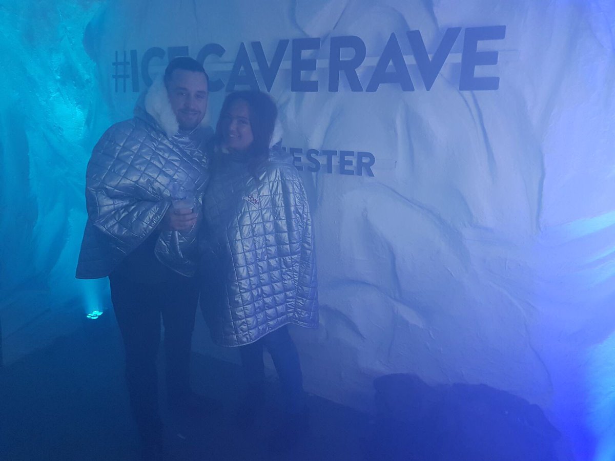 missstevo6's tweet photo. @coorslightuk #MANCHESTER #ICECAVERAVE https://t.co/8EFKVJTQZG