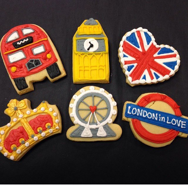 cookiesbydesign's tweet photo. Another gorgeous #cookie set! @cookiesbydesignvb #cookies #cookiesbydesign#partyplanning #britishtheme #bigben #england https://t.co/UGmGmeCKcd