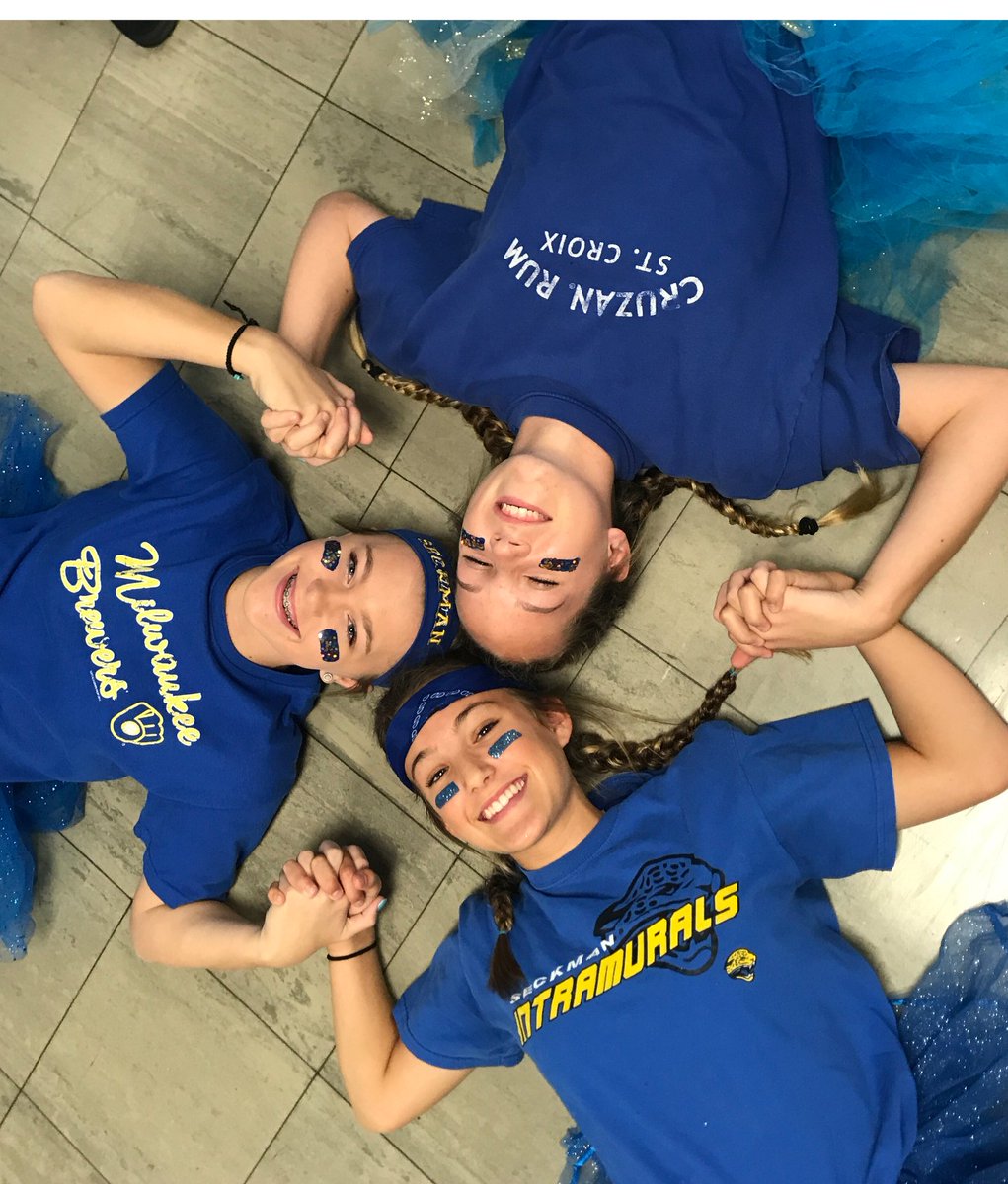 SMSyearbook_'s tweet photo. Send sms yearbook your great photos to help us make the best book possible. #ybexperience # fulltimejob https://t.co/DXPF3NB9XO