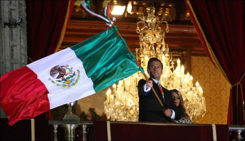 nmasforo's tweet photo. "¡Viva la solidaridad de mexicanos con Chiapas y Oaxaca!", destaca EPN durante el Grito
https://t.co/DzPb8m7Itc https://t.co/IWiDWaVy9q