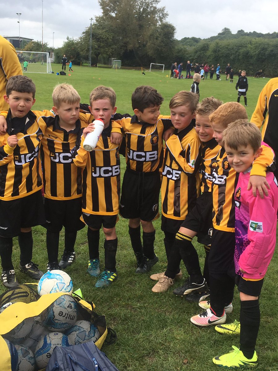 jamesclark8's tweet photo. Well done Rocester under8's trailed 4-1 @ HT to go on to win 6-4, Harry's rollicking at the break done the trick. 👌⚽️#jcb #rocesterfc https://t.co/rcQ8YZ7X4D