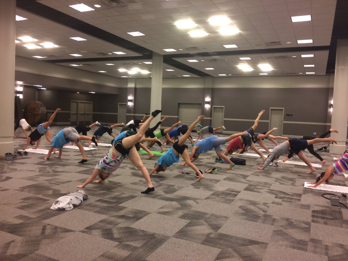 EdgeSwimmers's tweet photo. Great class @ #USAS2017 Are you looking 2 add yoga to your dryland? Online yoga 4 swimmers https://t.co/bmSzUdmbrY #MoveBetterSwimBetter https://t.co/1aXq6m3xLG