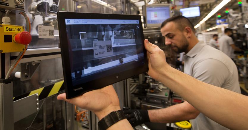 sole24ore's tweet photo. Cinque mosse per dare slancio a Industria 4.0 https://t.co/r9bCykQ7dj https://t.co/bQeYhO0IAP