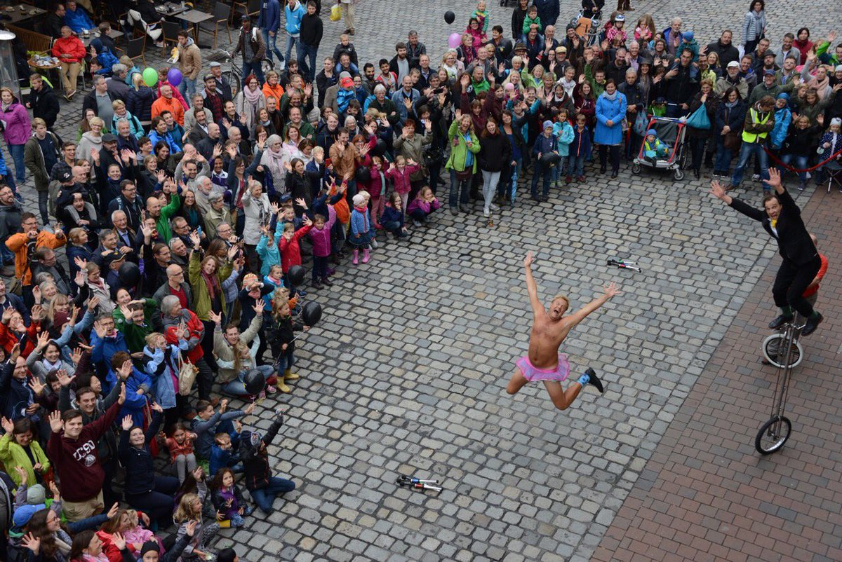 thx <a href="/streetcomedyuk/">Streetcomedy</a> for your fabulous show here at #spektakellandshut buskers festival - loved it!