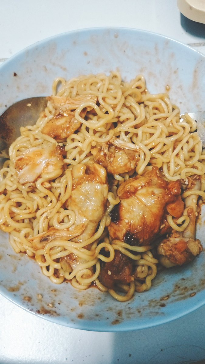 sb_6421's tweet photo. #รีวิวเซเว่น โคตะระดี นิสชินไก่เผ็ดเกาหลี+ไก่ย่างบาร์บีคิว ร่อยมากกก
#อร่อยไปเเดก 😄😇 https://t.co/HdiyNgqi4M
