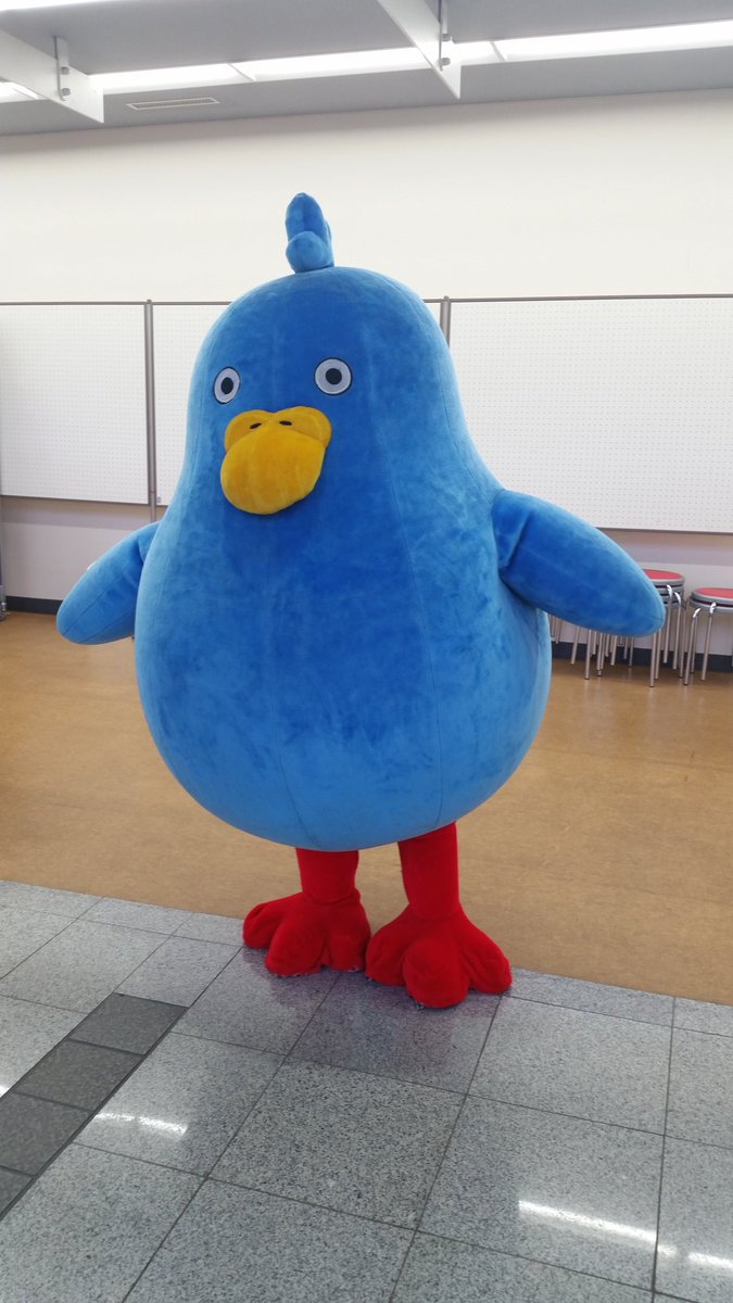 めぇぽん 全方位ヲタク Auf Twitter あと空港はちょうど空の日イベントをやっていて親子連れで大変賑わってました そこにいた東北電力の キャラクターのマカプゥと白河のヒーロー ダルライザー ダルライザーは止まってこっち見てこんなポーズをしてくれて ダル