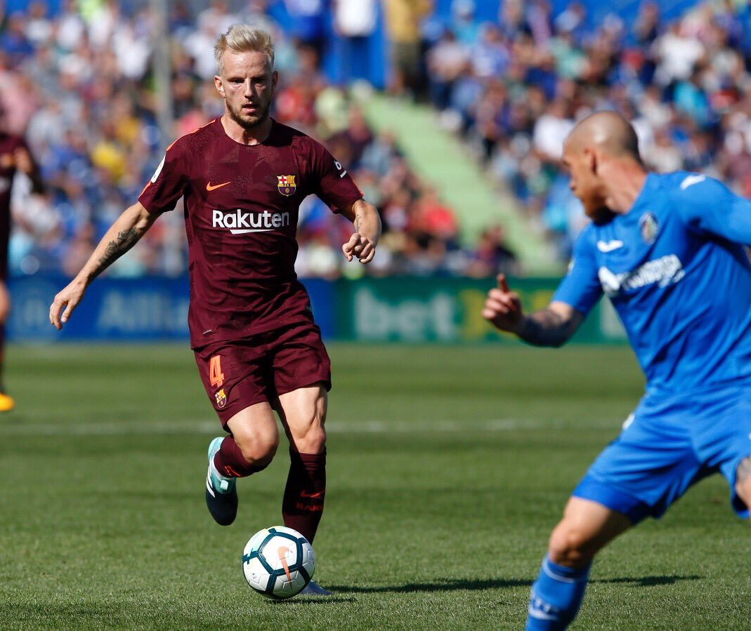 ivanrakitic's tweet photo. De vuelta con 3️⃣ puntos muy trabajados ¡Seguimos creciendo 💪! #ForçaBarça 🔵🔴
3️⃣ points in a tough game. We keep improving 💪 #ForçaBarça 🔵🔴 https://t.co/E7arL4Qqvj
