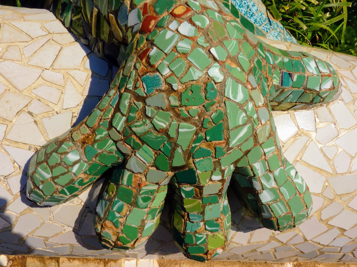 air_a_mana's tweet photo. “Green is the prime colour of the world, and that from which its loveliness arises.” (P. C. de la Barca) #connections #Parkguell #barcelona https://t.co/yN9nbv0TCV