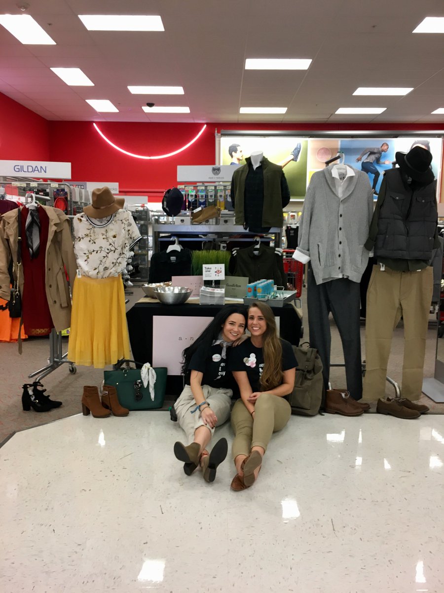 T2346vml's tweet photo. Welcoming in A New Day &amp; Goodfellow! Today &amp; tomorrow we will have free snacks &amp; fall catalogs🍂 #T2346 #vmtl @OswaldDebbie @KColeman32 https://t.co/qmXPPwu0VC